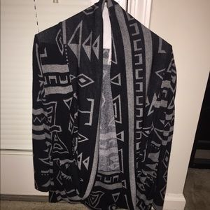Like New Black/Gray Aztec Print Cardigan